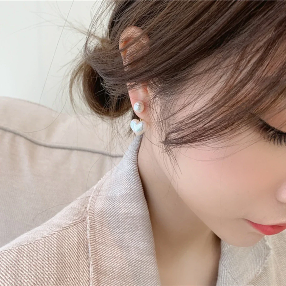 1 Pair Of European And American Simple Temperament Lady Love Pearl Cold Wind Earrings - Image 5